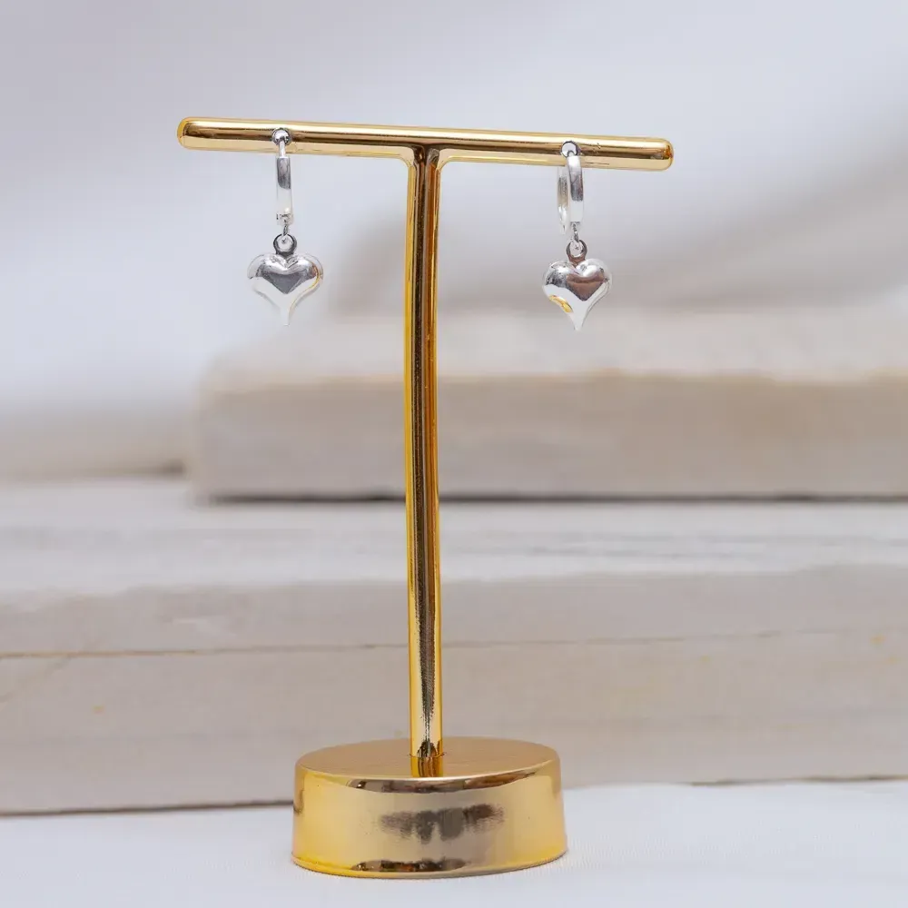 BRINCO ARGOLA COM PINGENTE CORAÇÃO LISO BANHO PRATA