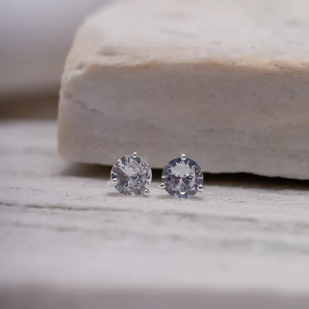 BRINCO PONTO DE LUZ TRÊS GARRAS COM ZIRCÔNIA CRISTAL M BANHO PRATA