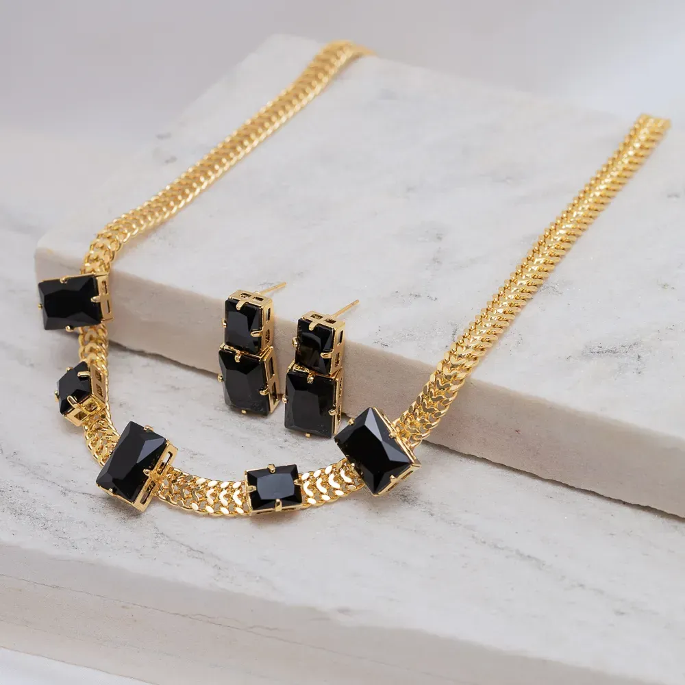 CONJUNTO CORRENTE LACRAIA COM PEDRAS PRETAS BANHO OURO 18K