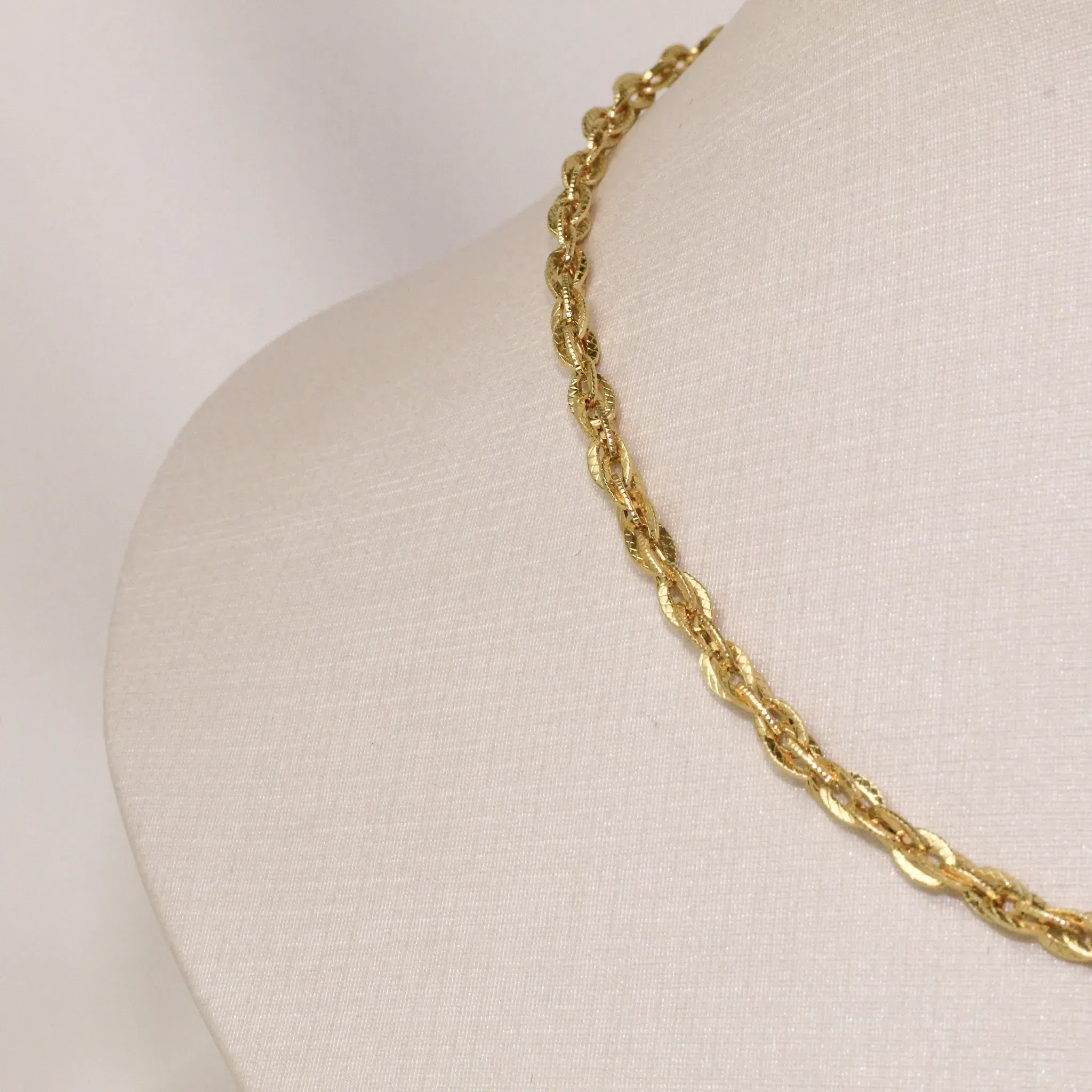 CHOKER ELOS DUPLOS RISCADOS BANHO OURO 18K