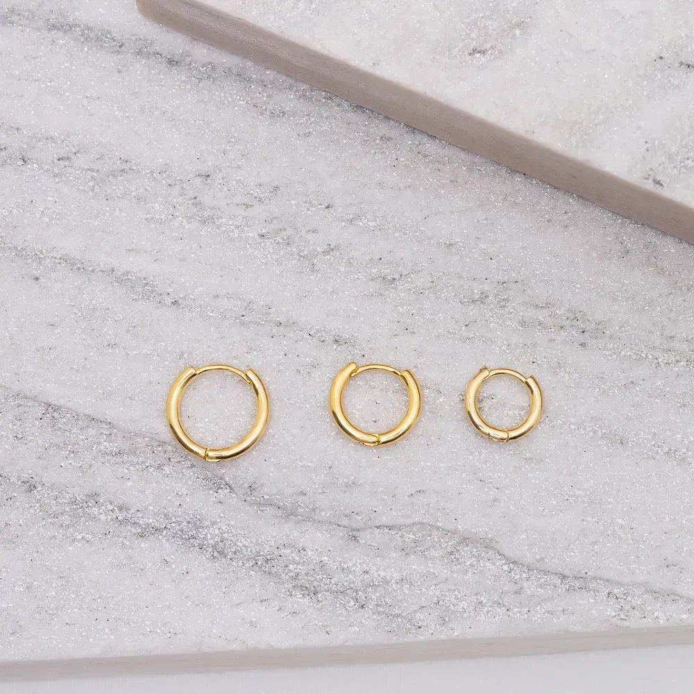 BRINCO ARGOLA LISA FINA G BANHO OURO 18K