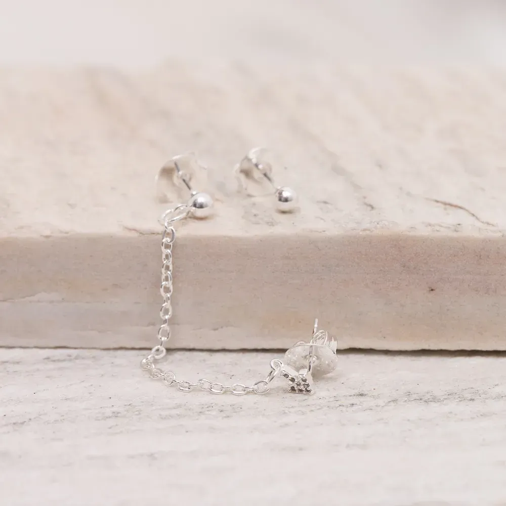 BRINCO EAR CUFF SETA COM BOLINHA E CORRENTE BANHO PRATA