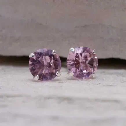 BRINCO PONTO DE LUZ ZIRCÔNIA ROSA CLARO BANHO PRATA