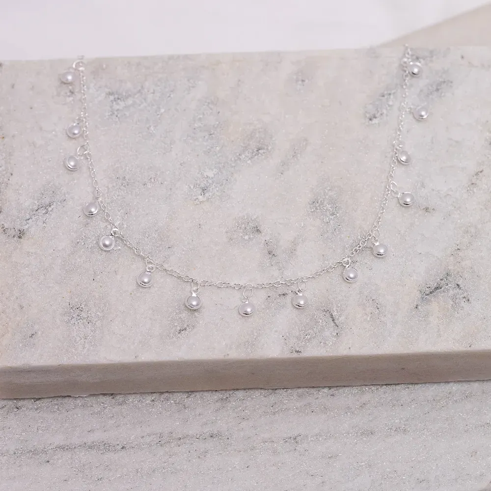 CHOKER COM PÉROLAS BANHO PRATA