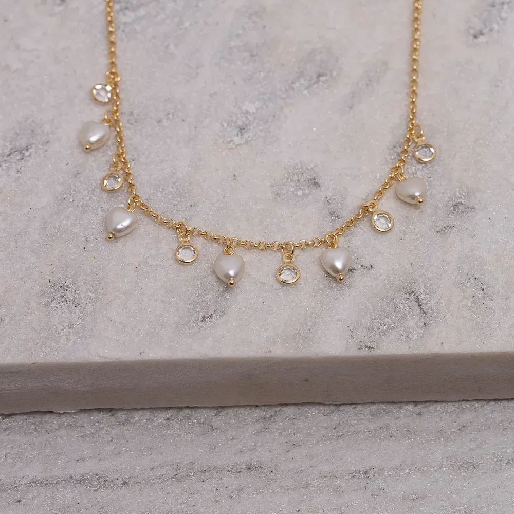 CHOKER CORAÇÃO EM PÉROLA E ZIRCÔNIAS BANHA OURO 18K