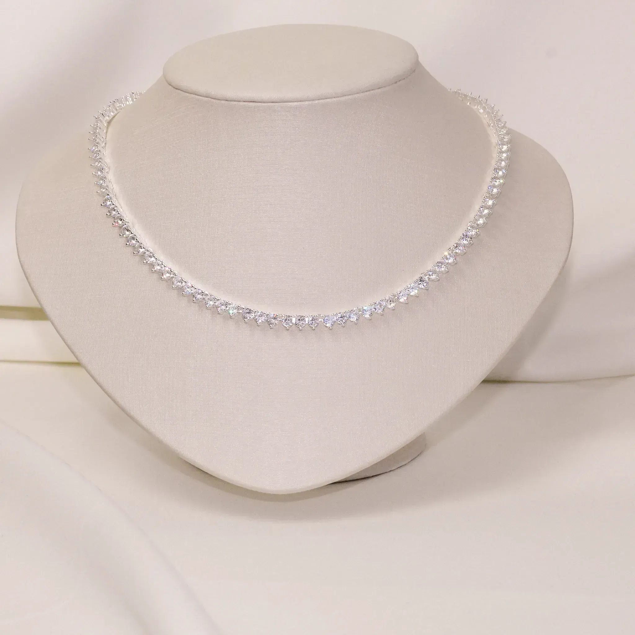 COLAR RIVIERA CRISTAL CORAÇÃO BANHO PRATA