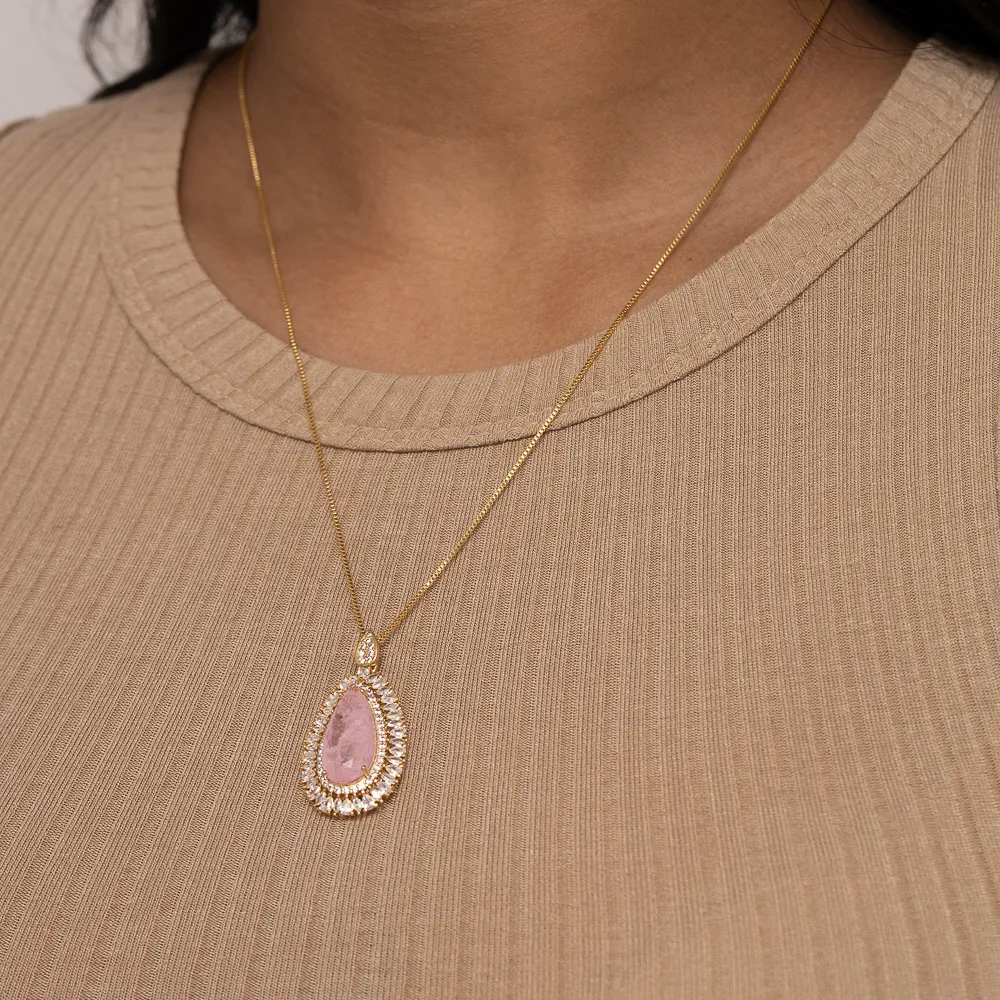 COLAR GOTA COM ZIRCÔNIAS E PEDRA ROSA CLARO M BANHO OURO 18K
