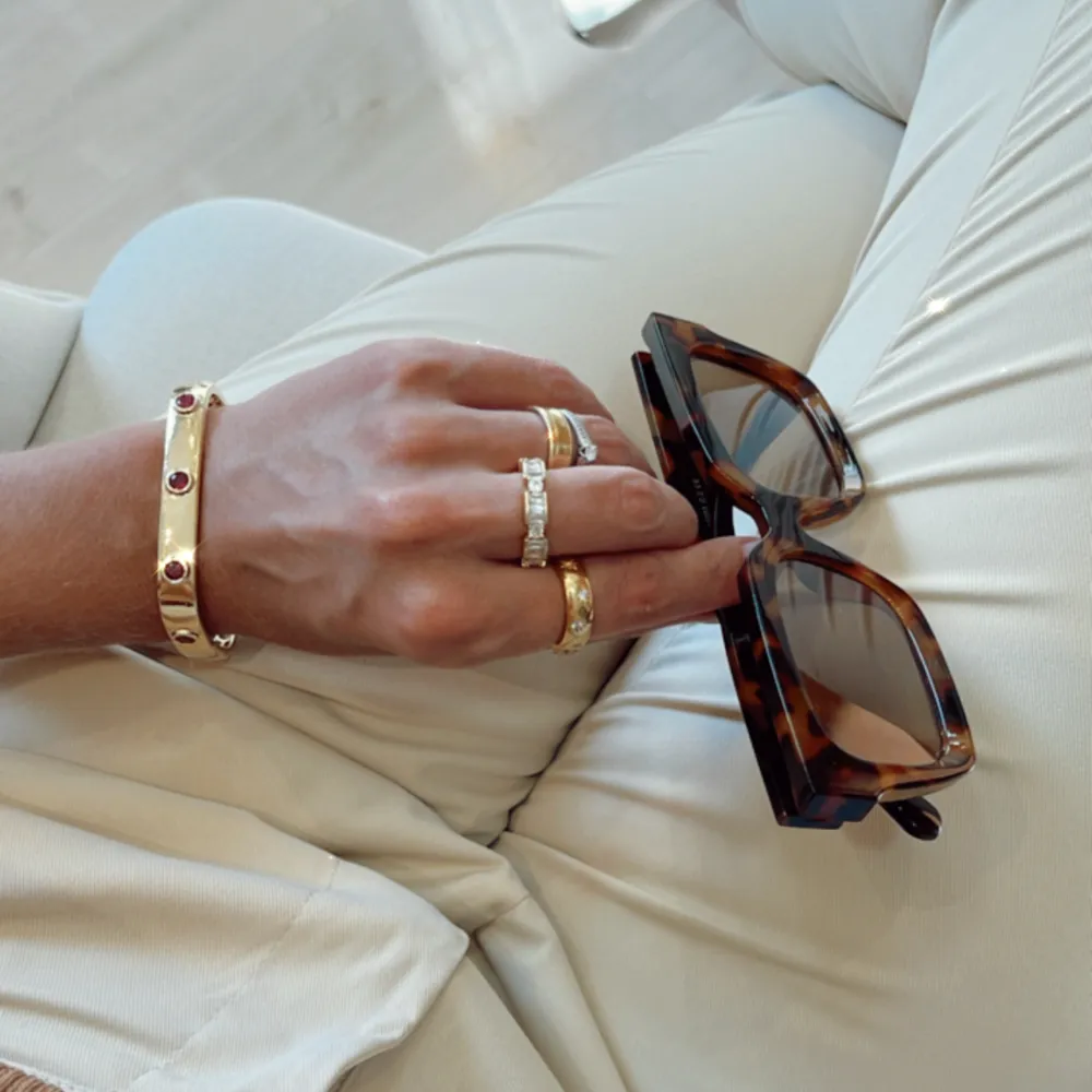 BRACELETE COM 5 ZIRCÔNIAS COR PINK BANHO OURO 18K