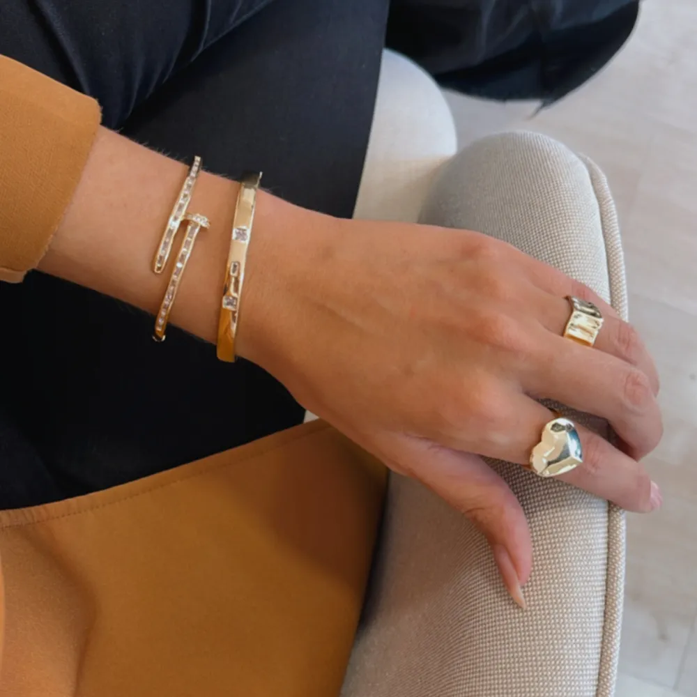 BRACELETE COM 3 ZIRCÔNIAS COR CRISTAL BANHO OURO 18K