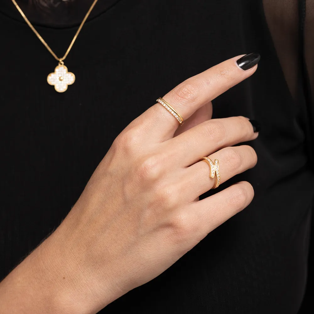 ANEL PRIMAVERA CRAVEJADO COM ZIRCÔNIAS CRISTAIS BANHO OURO 18K