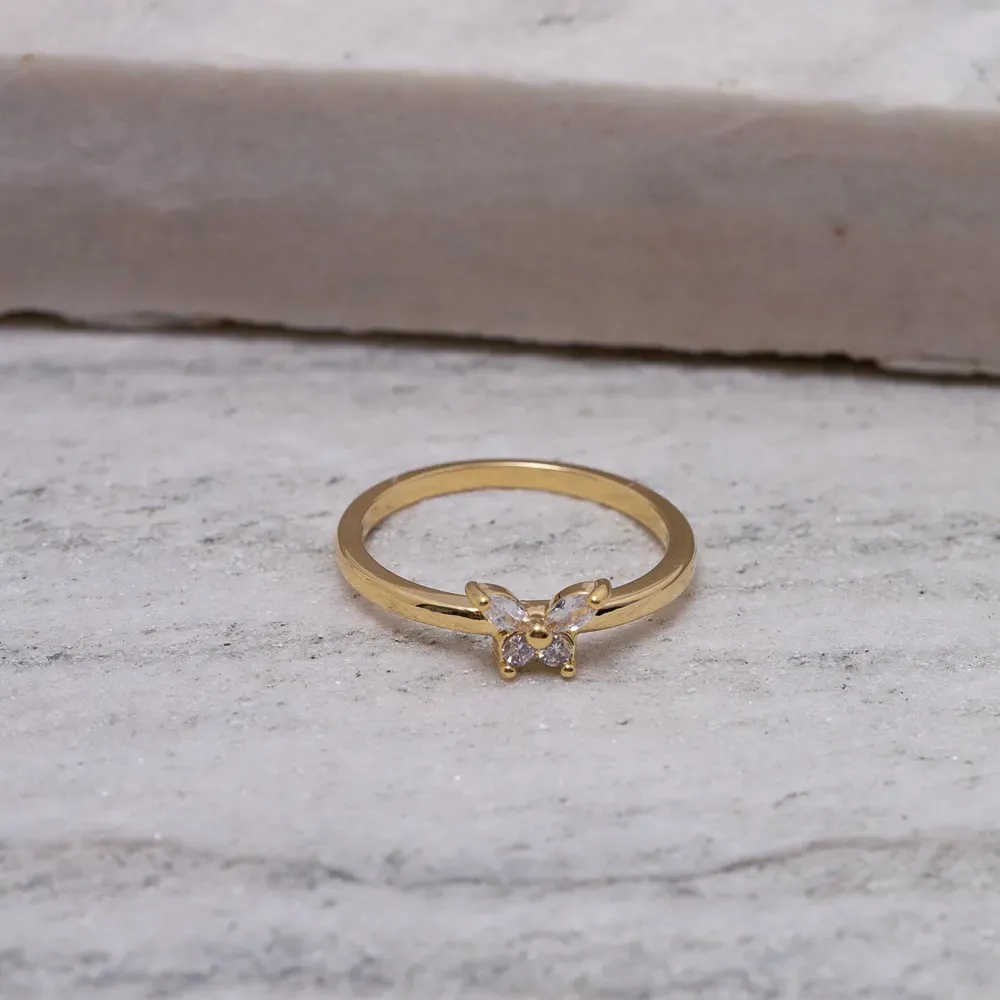 ANEL SOLITÁRIO BORBOLETA COM ZIRCÔNIAS BANHO OURO 18K