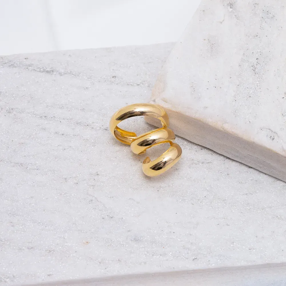 BRINCO FAKE TRÊS ARGOLAS GRANDES LISO BANHO OURO 18K