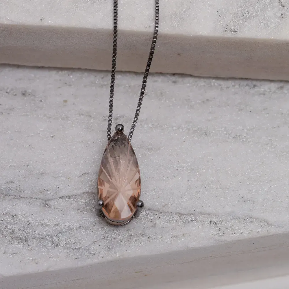COLAR PINGENTE GOTA COM PEDRA ROSÉ MESCLA G BANHO RÓDIO NEGRO