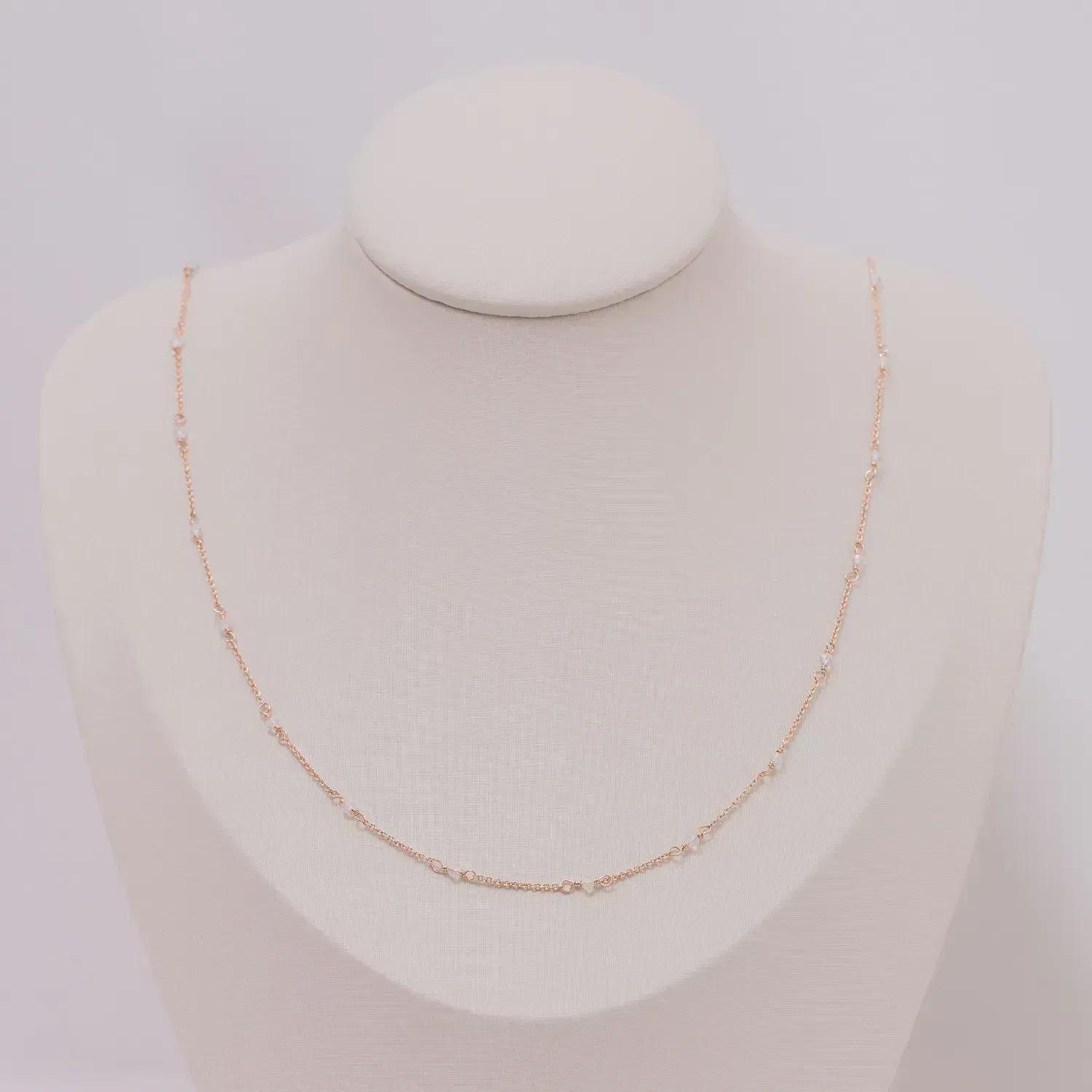 COLAR LONGO COM ZIRCÔNIAS CRISTAIS BANHO ROSÉ