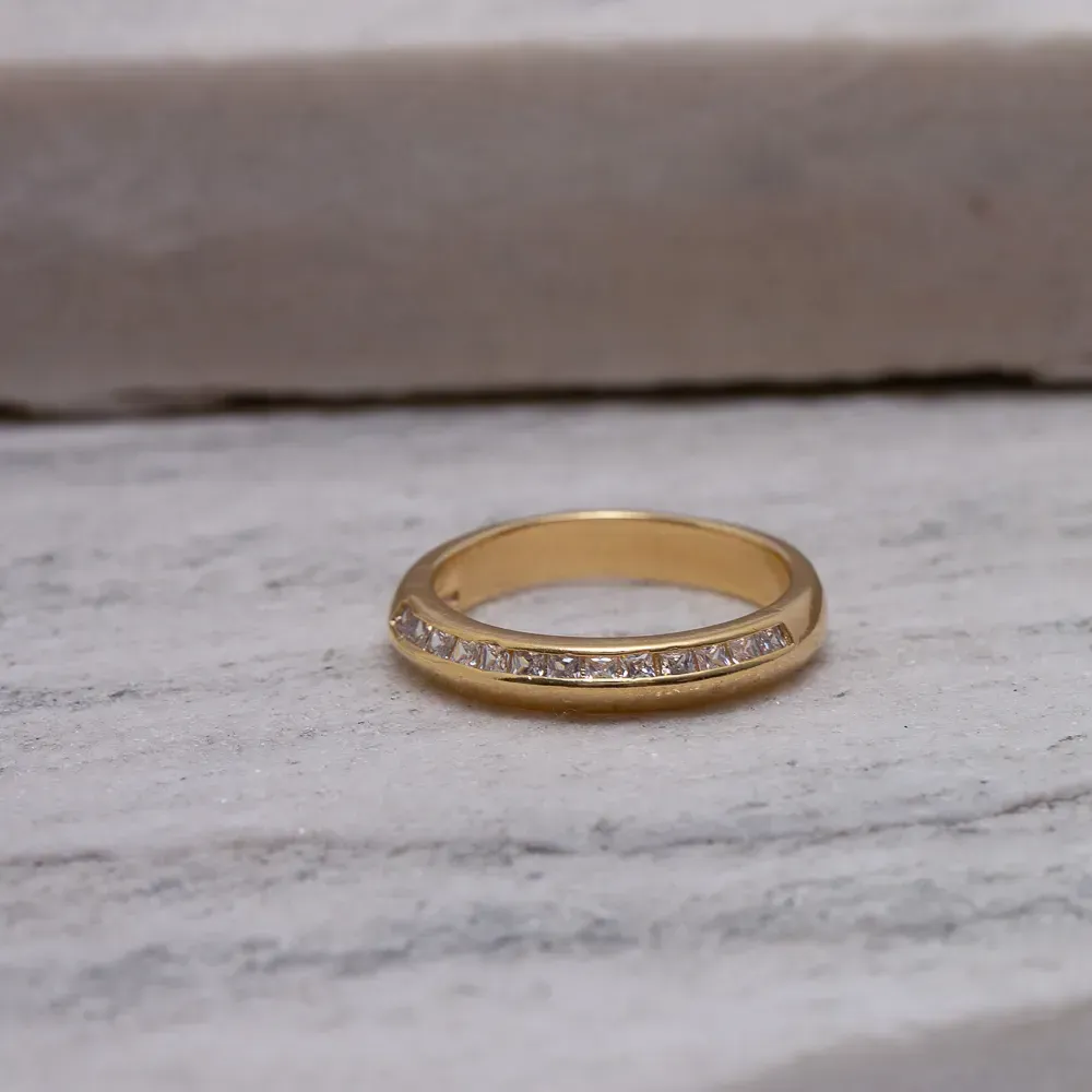 ANEL APARADOR DE ALIANÇA COM ZIRCÔNIAS CRISTAIS BANHO OURO 18K