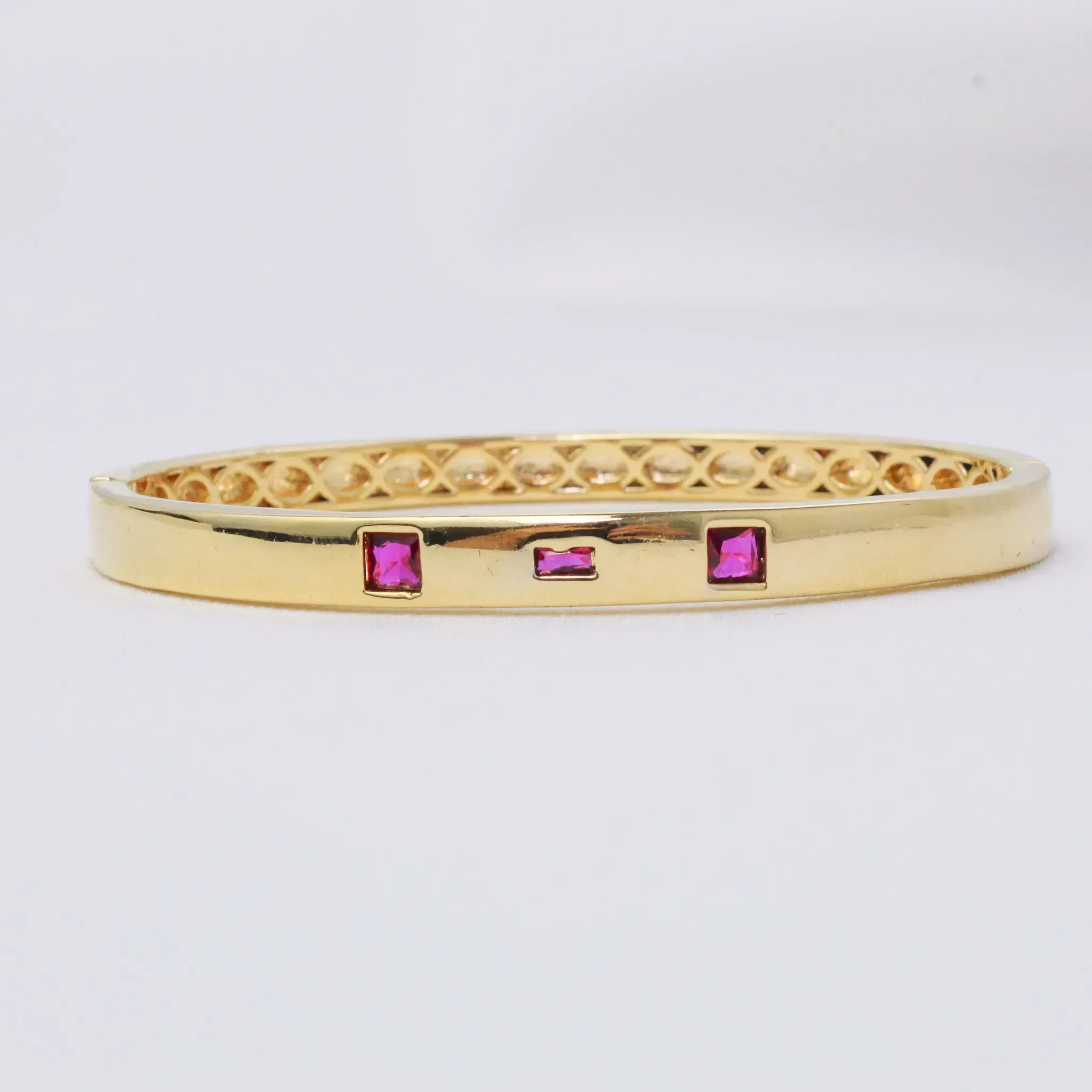 BRACELETE COM 3 ZIRCÔNIAS COR PINK BANHO OURO 18K