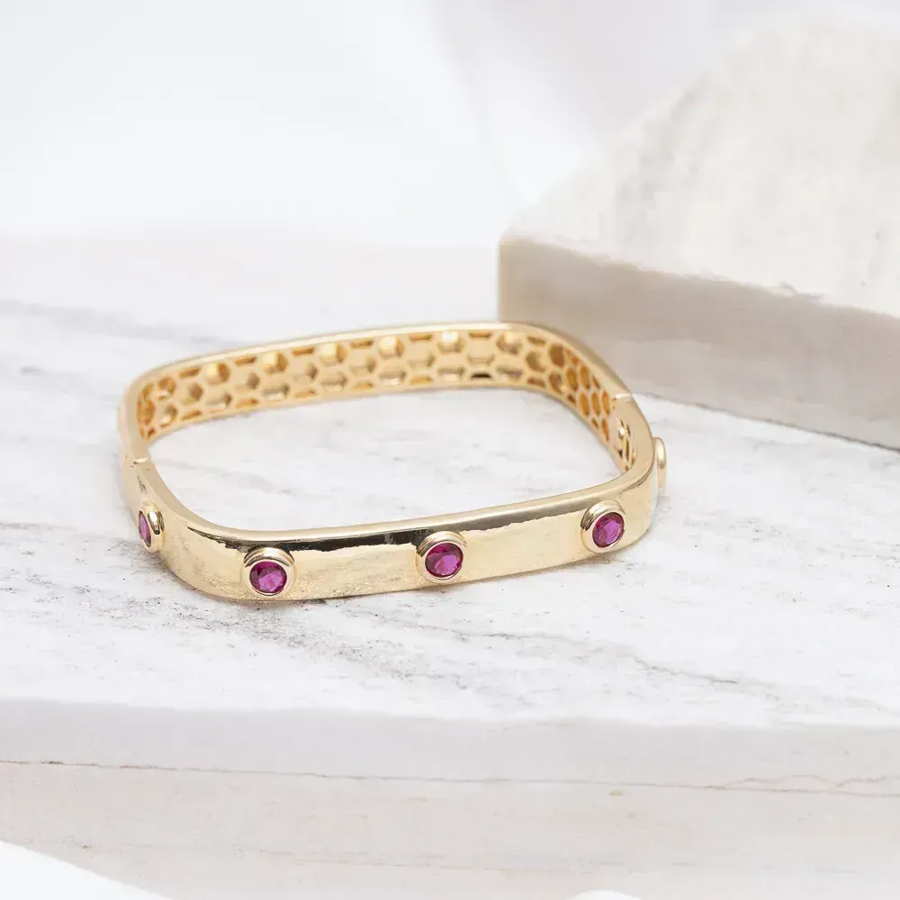 BRACELETE COM 5 ZIRCÔNIAS COR PINK BANHO OURO 18K
