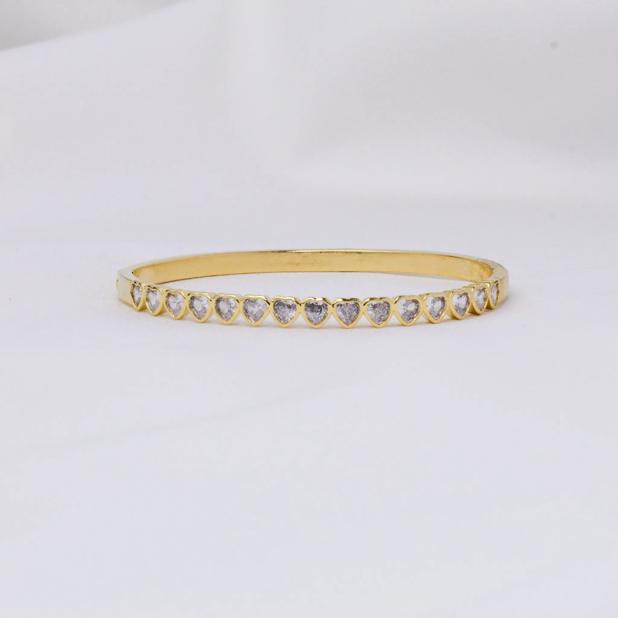 BRACELETE CORAÇÃO COM PEDRAS CRISTAIS BANHO OURO 18K
