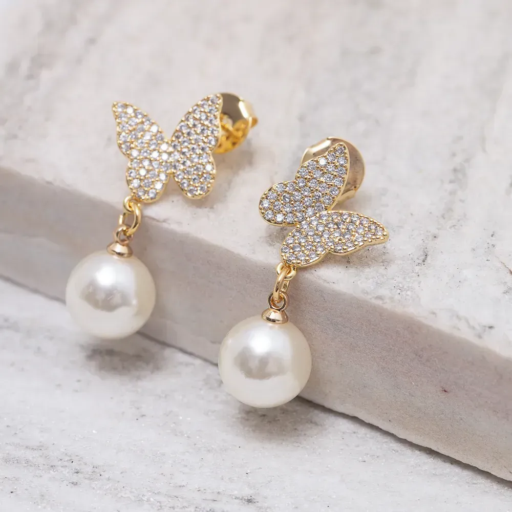 BRINCO BORBOLETA CRAVEJADA COM ZIRCÔNIAS E COM PÉROLA G BANHO OURO 18K
