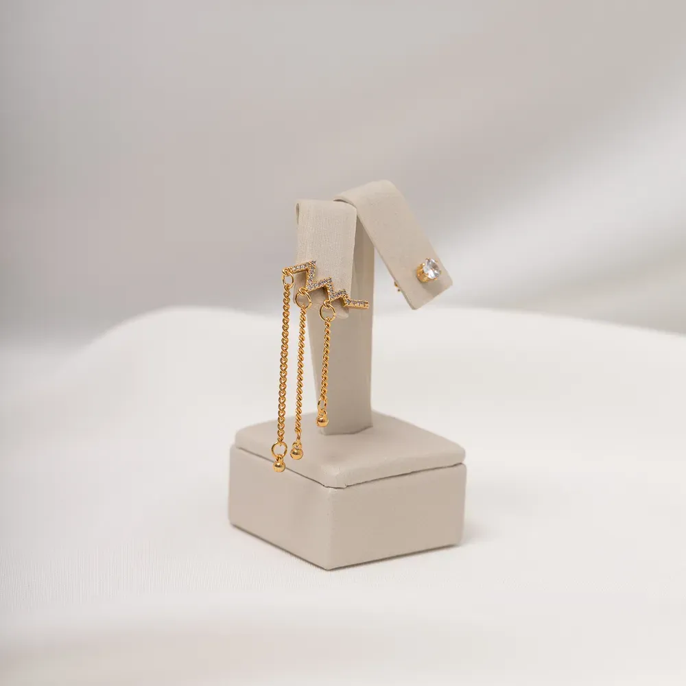 BRINCO EAR CUFF RAIO COM CORRENTES BANHO OURO 18K