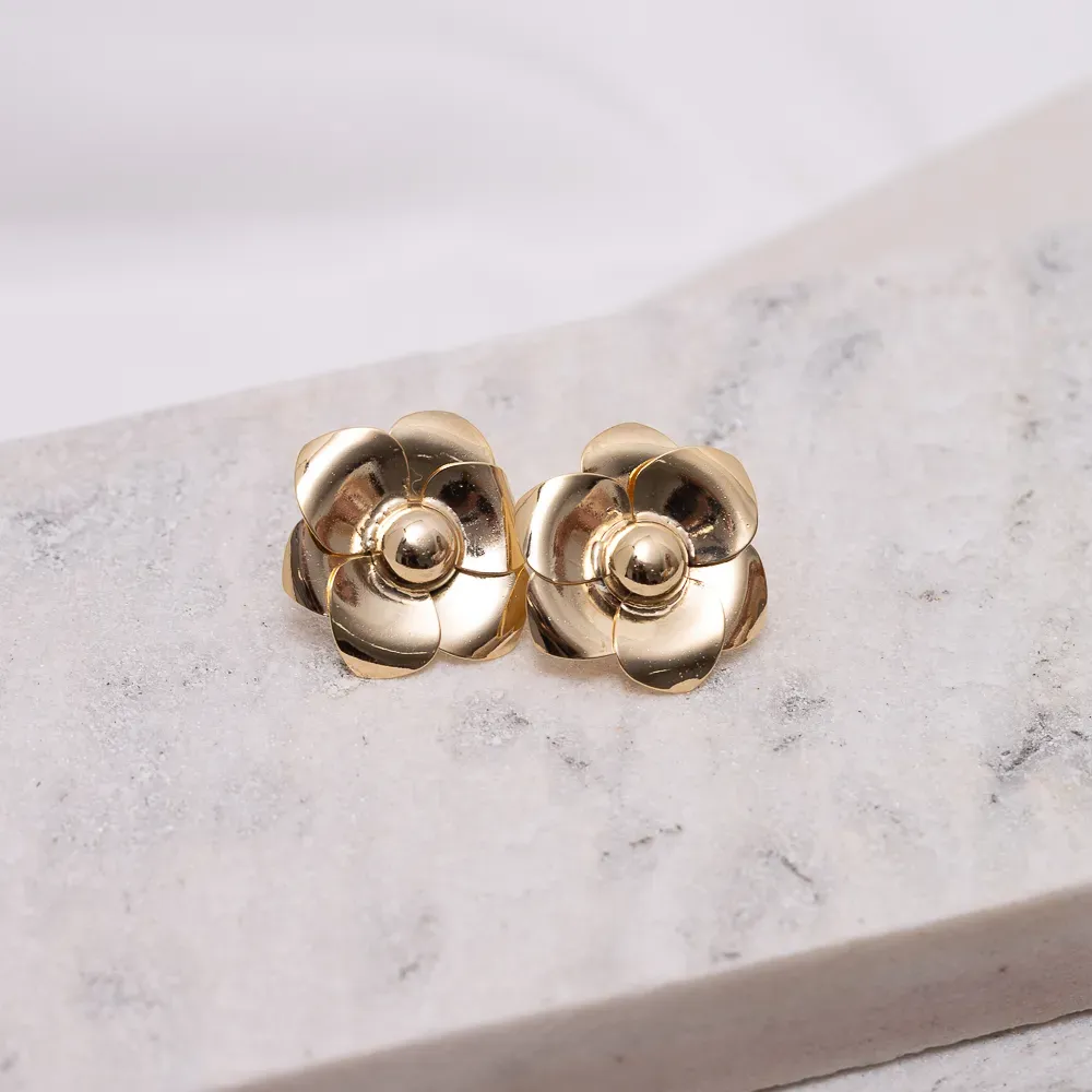 BRINCO FLOR ORGÂNICA BANHO OURO 18K