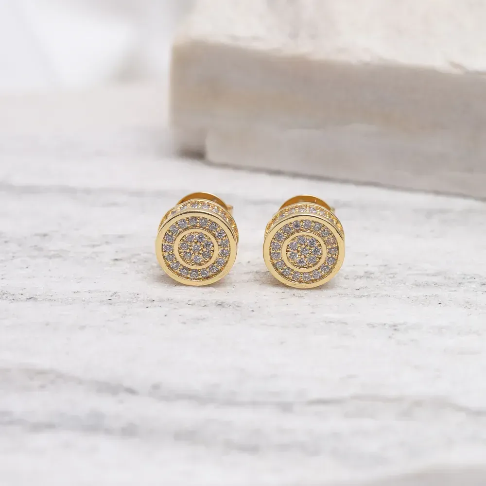 BRINCO PEQUENO CRAVEJADO COM ZIRCÔNIAS CRISTAIS BANHO OURO 18K