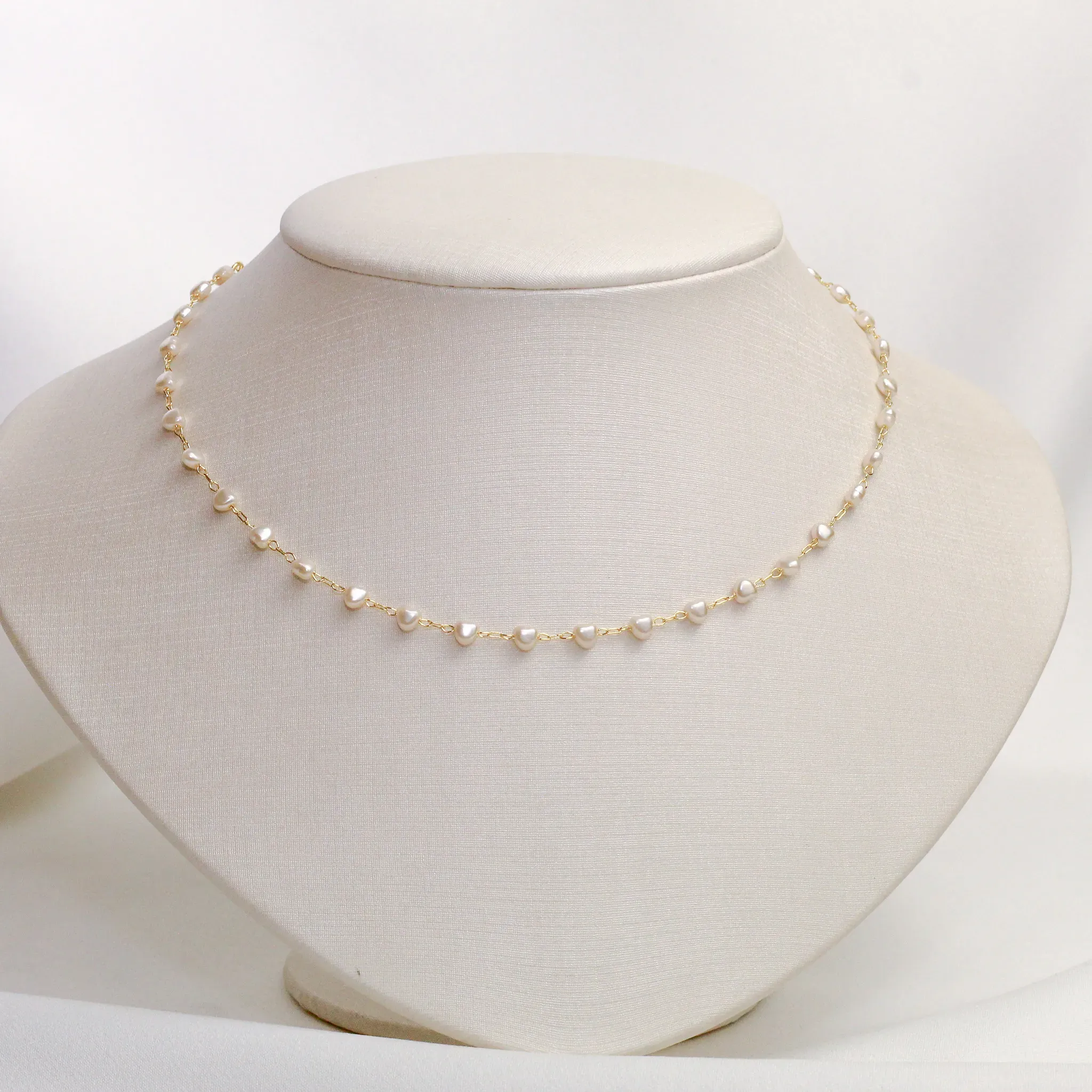 COLAR CHOKER PÉROLA CORAÇÃO BANHO OURO 18K