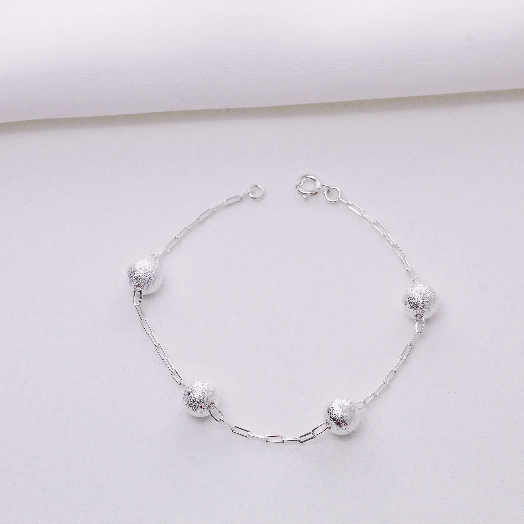 PULSEIRA COM ESFERAS FOSCA BANHO PRATA