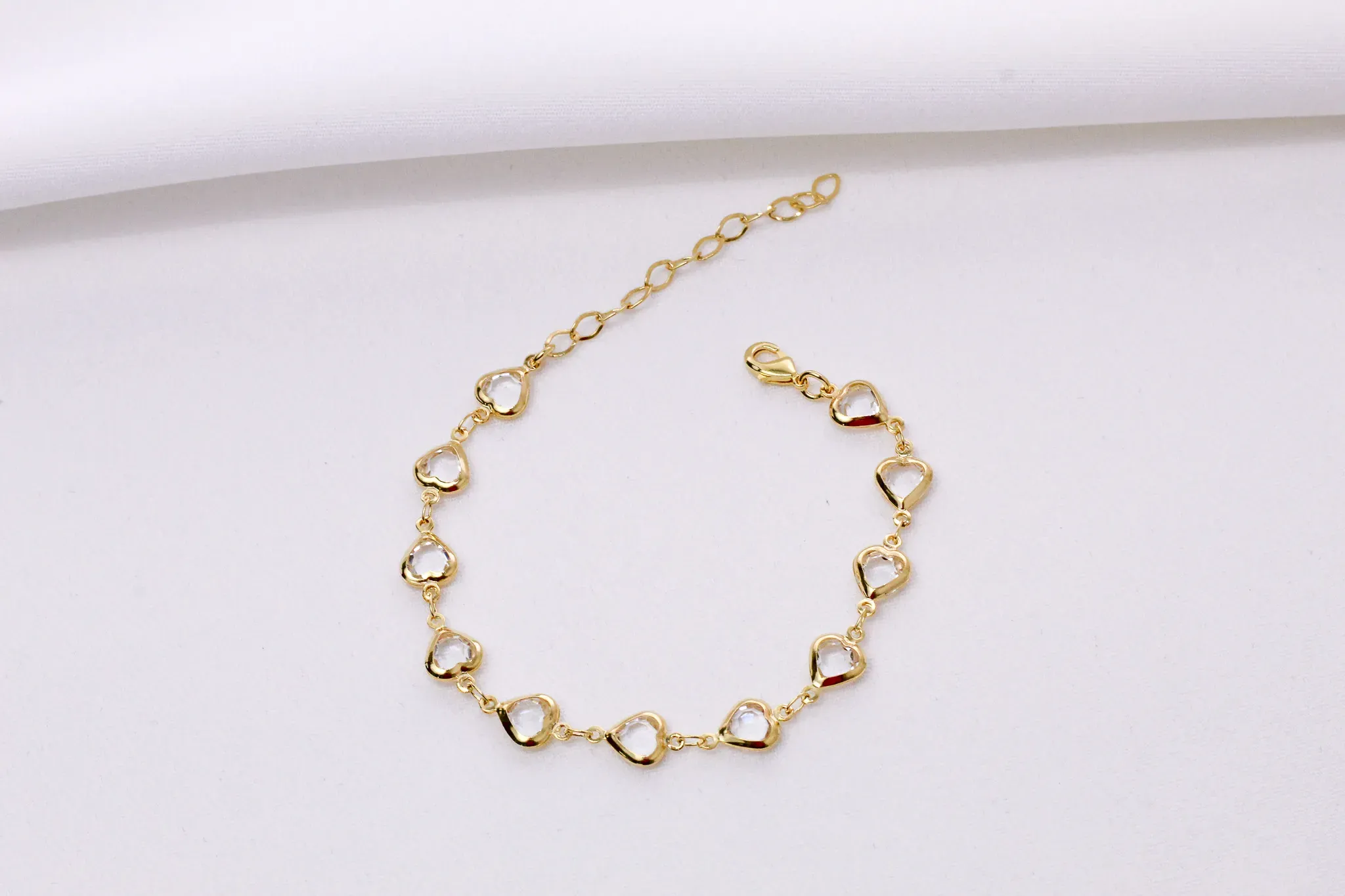 PULSEIRA CORAÇÕES PEDRAS CRISTAIS BANHO OURO 18K
