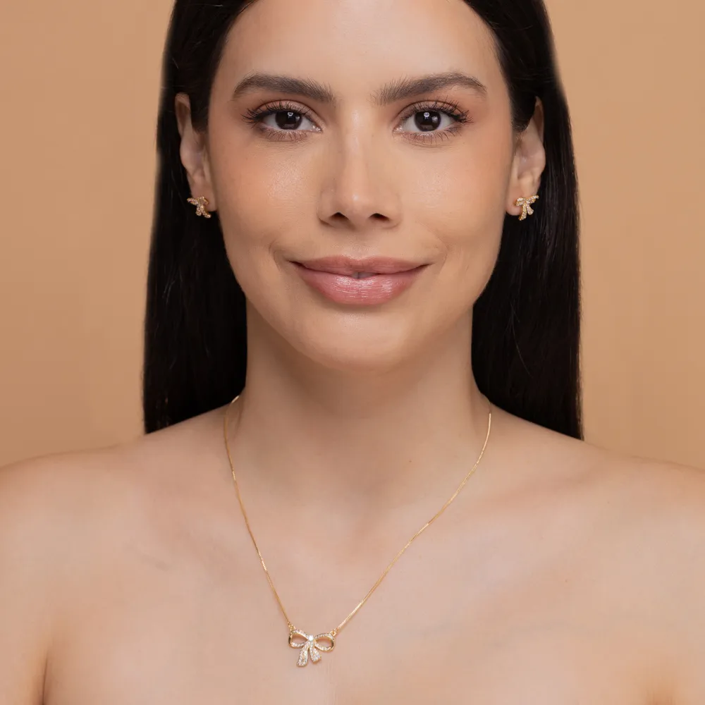COLAR LAÇO P CRAVEJADO COM ZIRCÔNIAS CRISTAIS BANHO OURO 18K