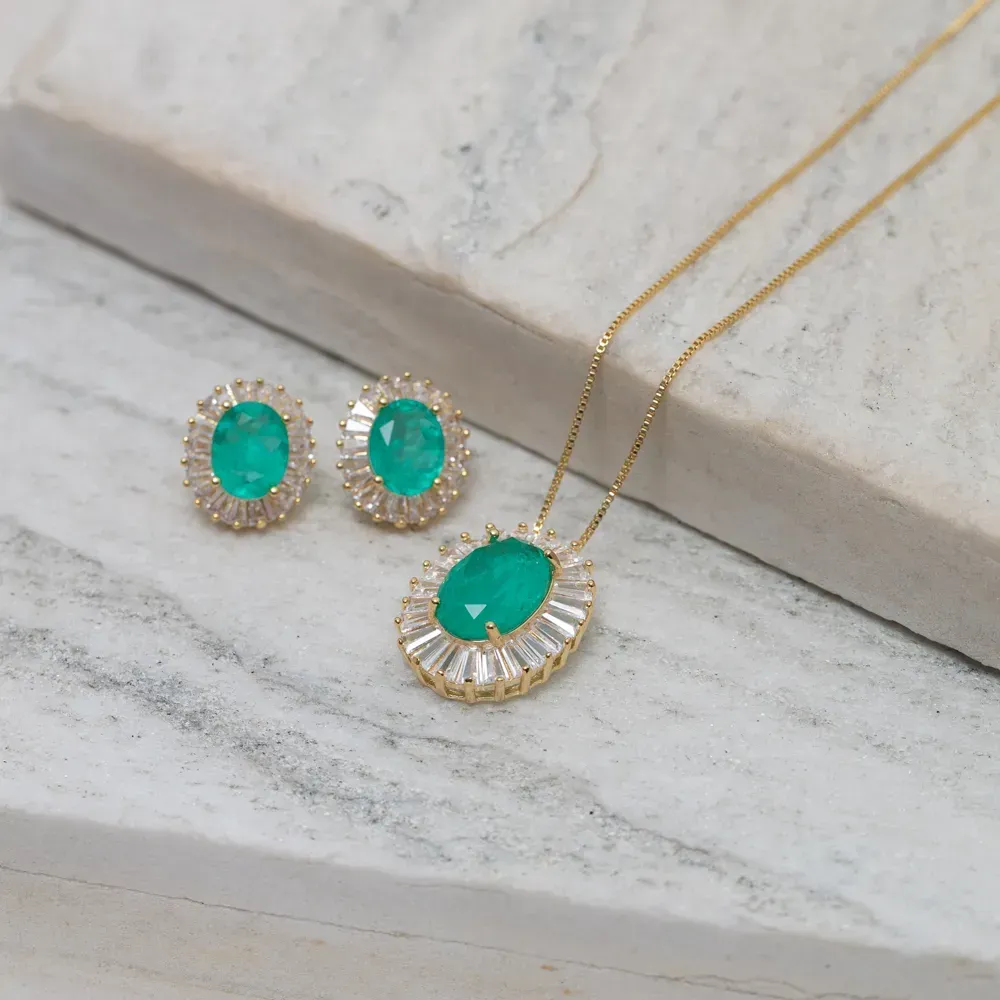 CONJUNTO FLOR CRAVEJADA COM ZIRCÔNIAS E PEDRA VERDE TIFFANY BANHO OURO 18K