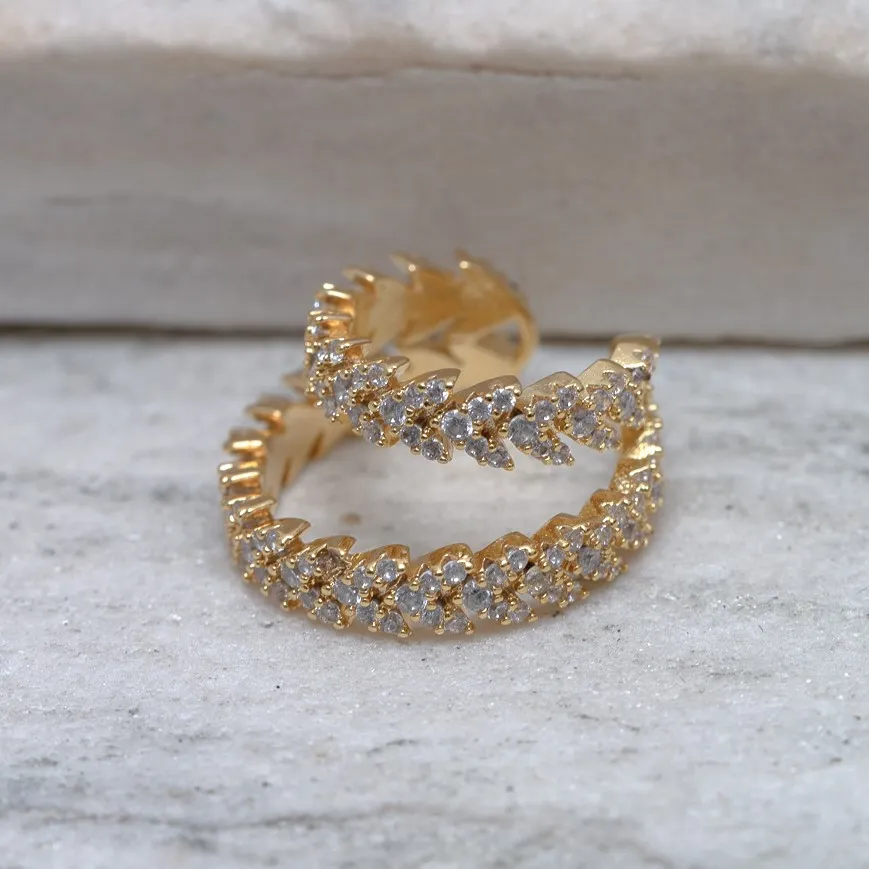 BRINCO FAKE DUPLO CRAVEJADO COM ZIRCÔNIAS CRISTAIS BANHO OURO 18K