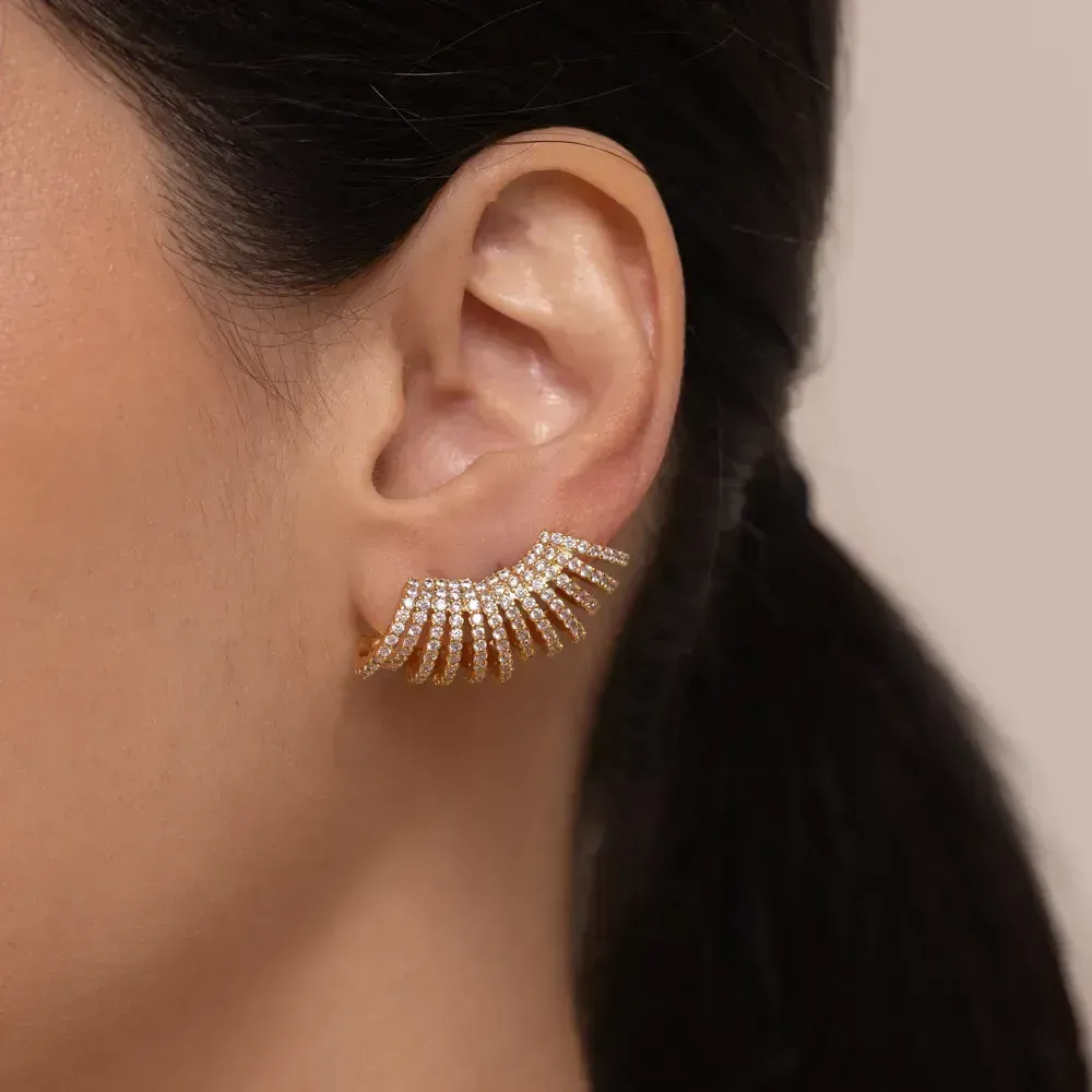 BRINCO EAR CUFF COM ZIRCÔNIAS CRISTAIS BANHO OURO 18K