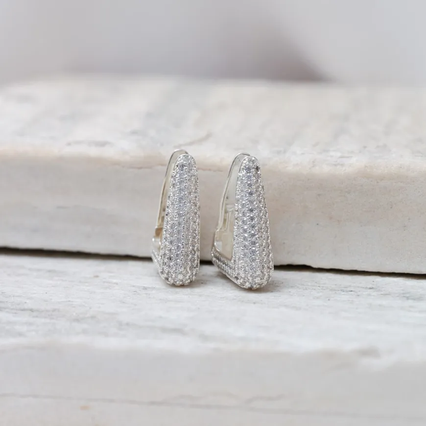BRINCO ARGOLA QUADRADA CRAVEJADA COM ZIRCÔNIAS CRISTAIS BANHO PRATA