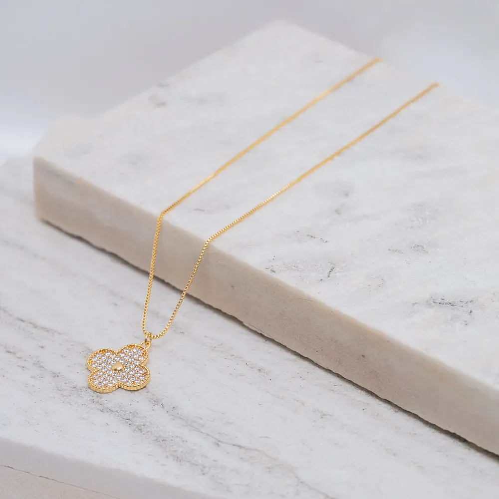 COLAR VIRGINIA CRAVEJADO COM ZIRCÔNIAS CRISTAIS BANHO OURO 18K