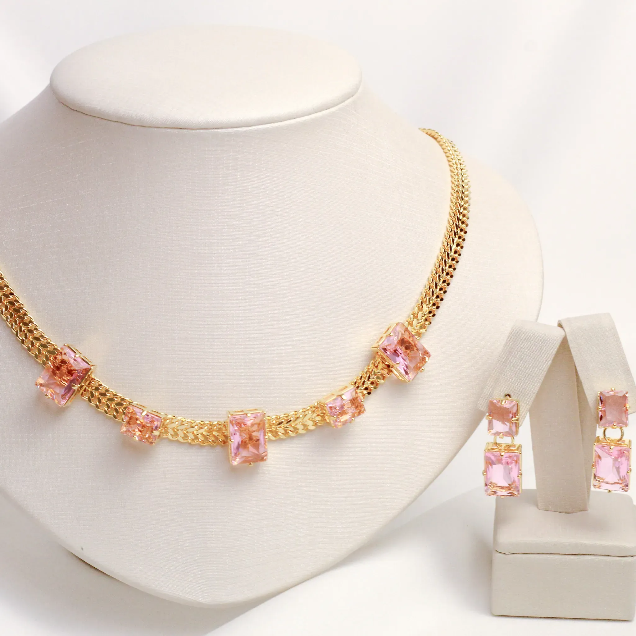 CONJUNTO CORRENTE LACRAIA COM PEDRAS ROSA CLARO BANHO OURO 18K