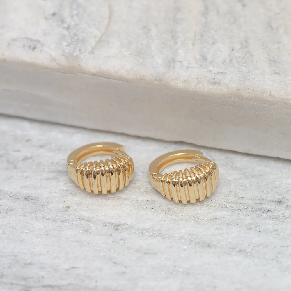 BRINCO ARGOLA TRABALHADA P BANHO OURO 18K