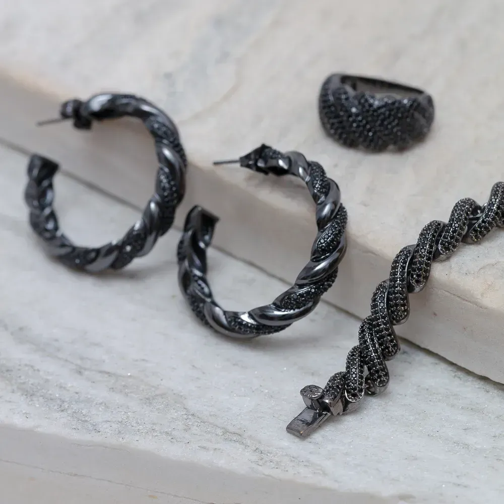 CONJUNTO BRINCO, ANEL E PULSEIRA COM ZIRCÔNIAS NEGRAS BANHO RÓDIO NEGRO