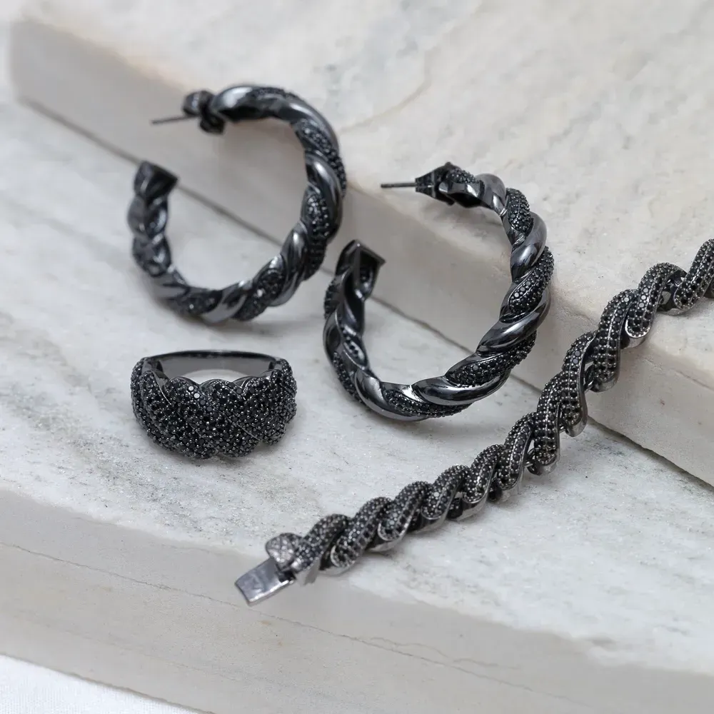 CONJUNTO BRINCO, ANEL E PULSEIRA COM ZIRCÔNIAS NEGRAS BANHO RÓDIO NEGRO