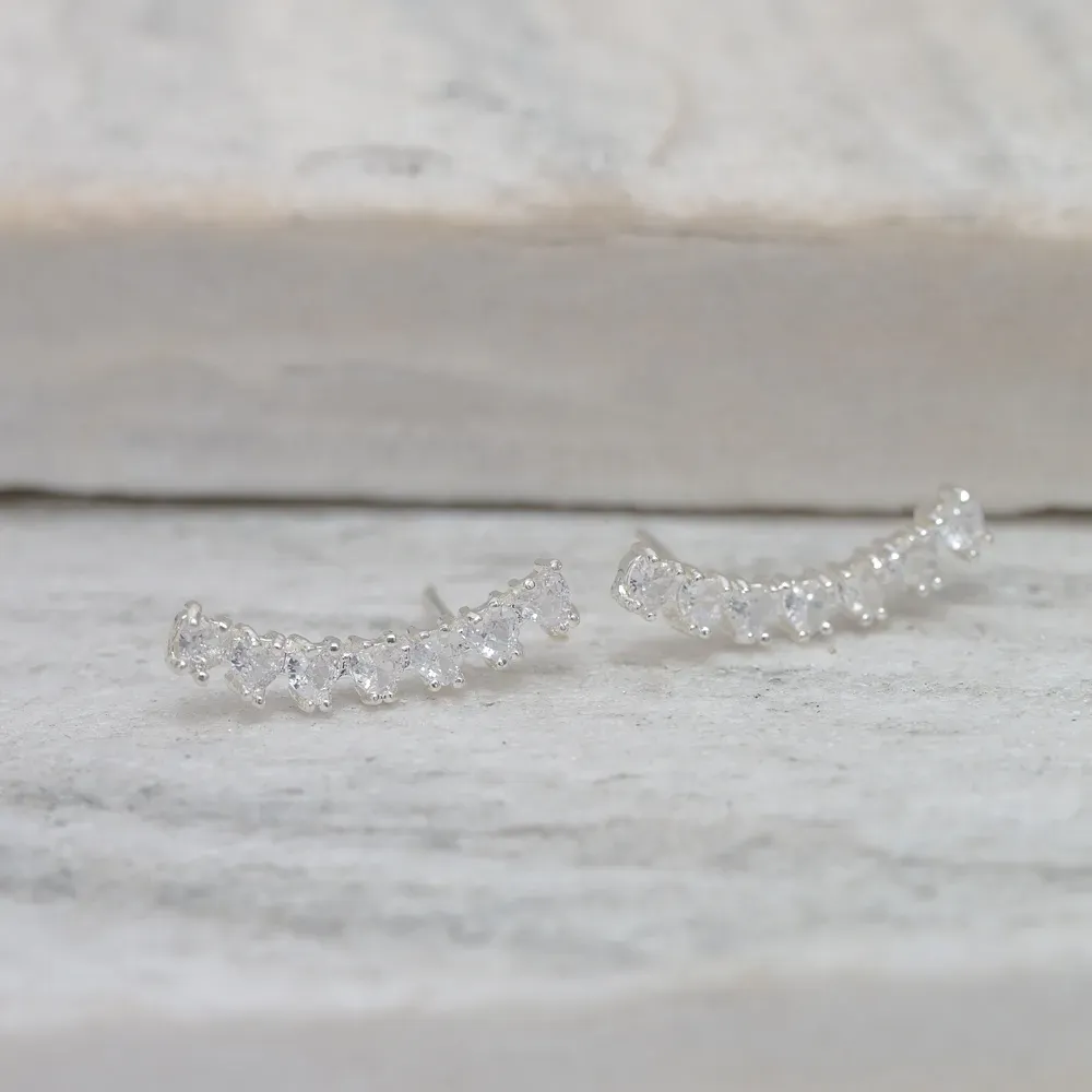 BRINCO EAR CUFF CORAÇÃO COM ZIRCÔNIAS CRISTAIS BANHO PRATA