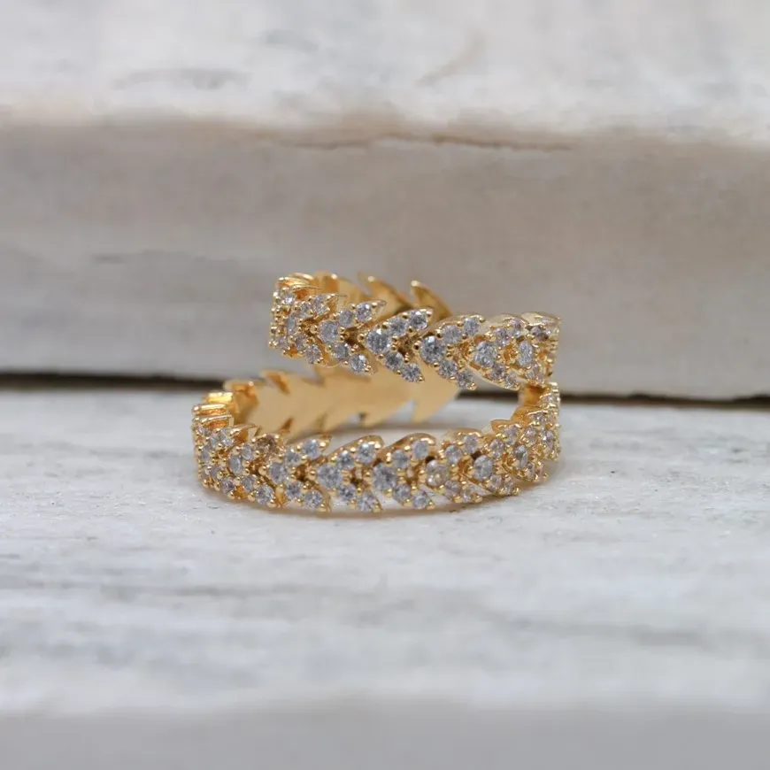 BRINCO FAKE DUPLO CRAVEJADO COM ZIRCÔNIAS CRISTAIS BANHO OURO 18K