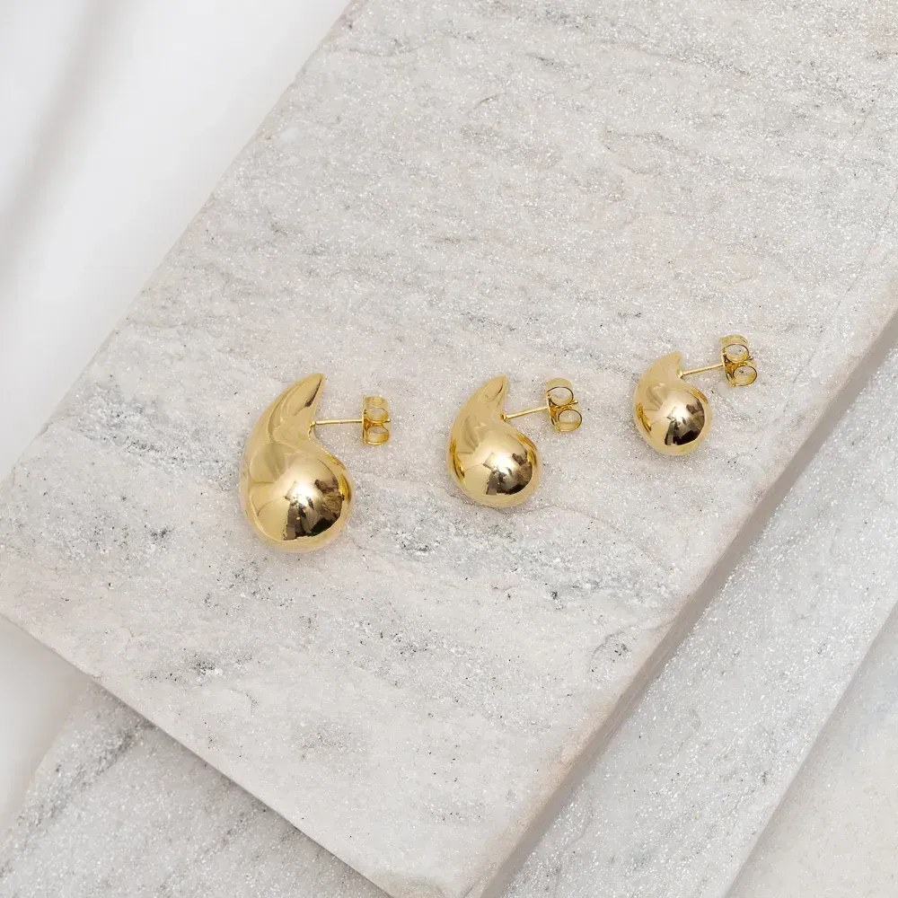 BRINCO GOTA ABAULADA LISA P BANHO OURO 18K