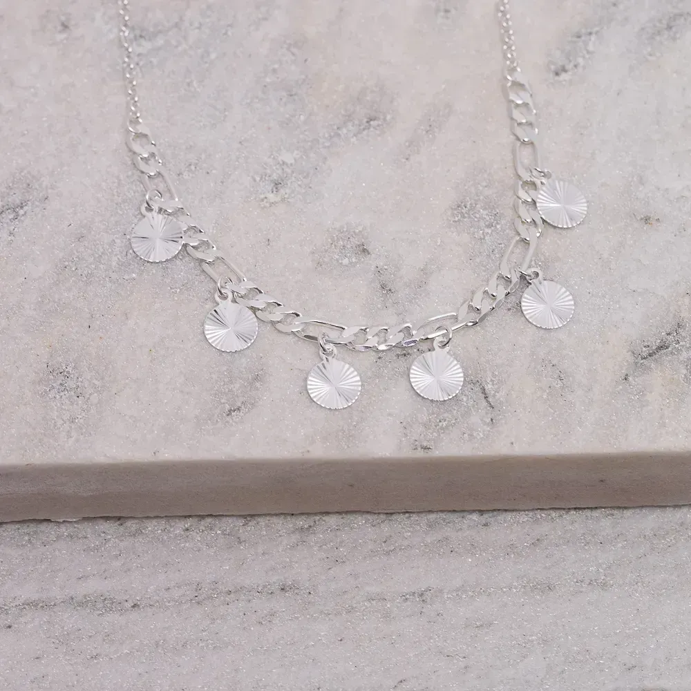 CHOKER ELO GRUMET COM PINGENTE REDONDO BANHO PRATA