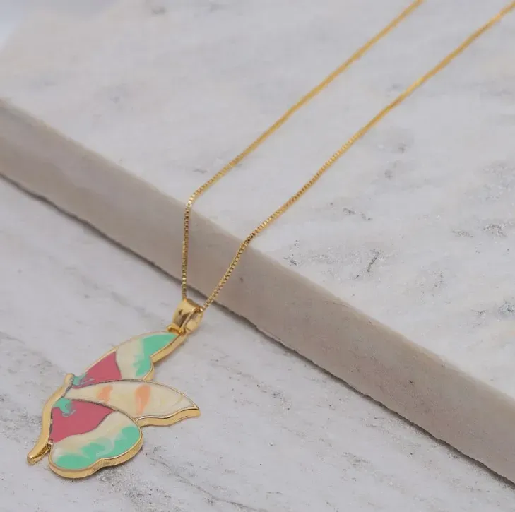 COLAR BORBOLETA ESMALATADA COLORIDA BANHO OURO 18K