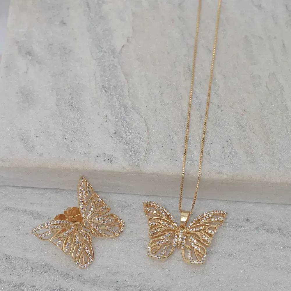 CONJUNTO BORBOLETA CRAVEJADA COM ZIRCÔNIAS CRSTAIS BANHO OURO 18K