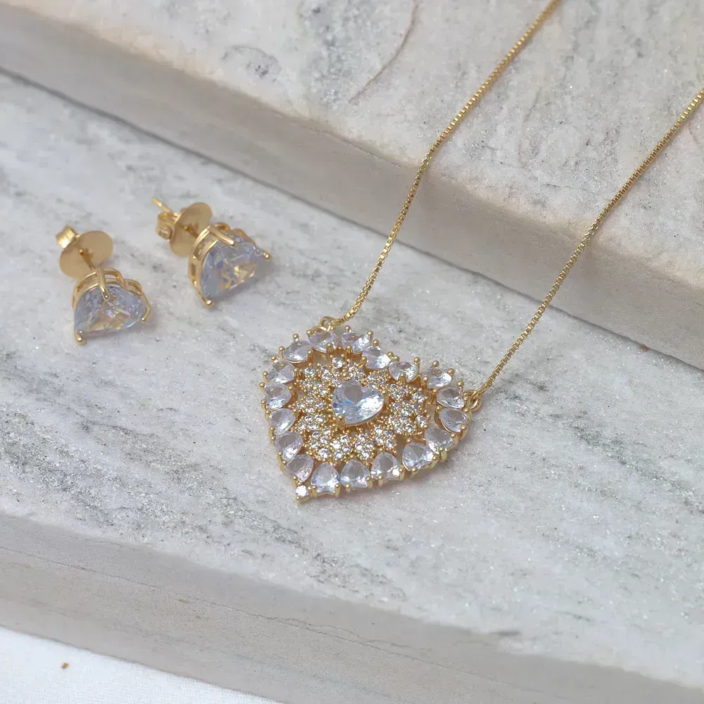 CONJUNTO CORAÇÃO COM ZIRCÔNIAS CRISTAIS BANHO OURO 18K