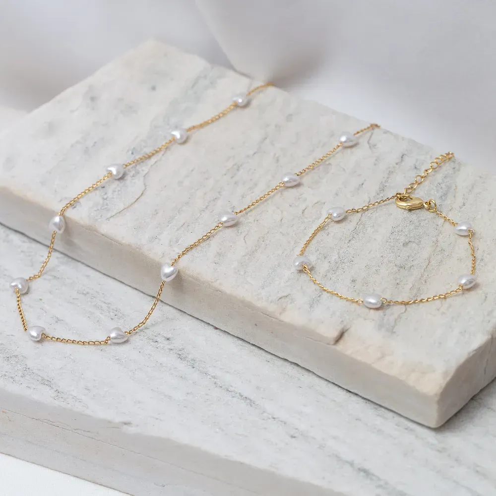 CONJUNTO CORAÇÕES DE PÉROLAS BANHO OURO 18K