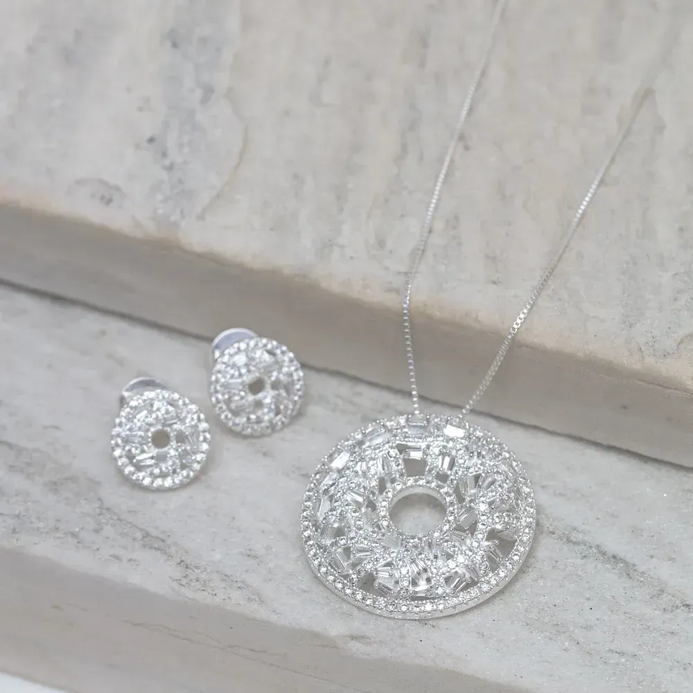 CONJUNTO MANDALA CRAVEJADA COM ZIRCÔNIAS CRISTAIS BANHO PRATA
