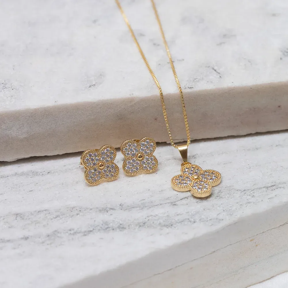CONJUNTO VIRGÍNIA COM ZIRCÔNIAS CRISTAIS BANHO OURO 18K