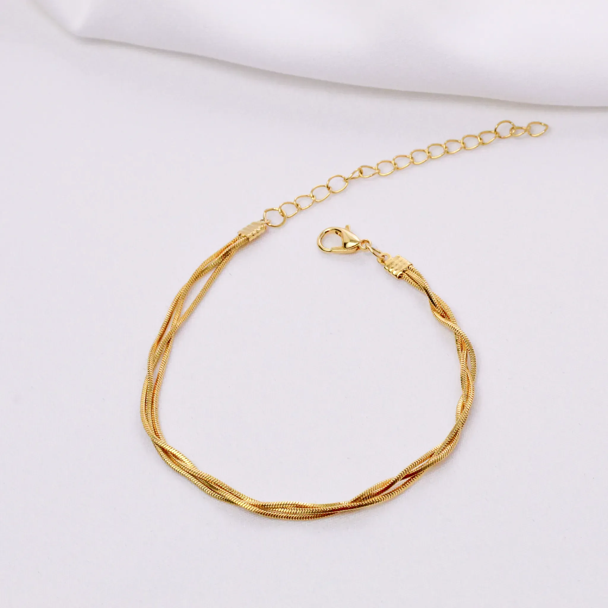 PULSEIRA TRANÇADA FINA BANHO OURO 18K